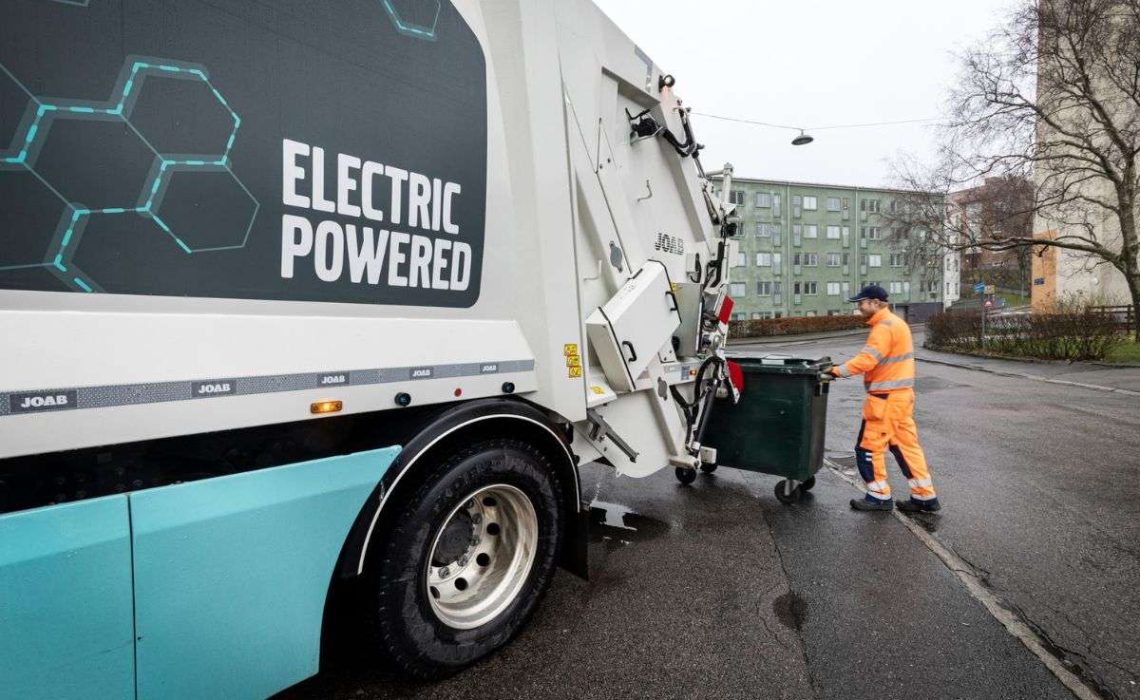 Electric-powered waste collection vehicle in Sweden. Image credits: Sofia Sabel/imagebank.sweden.se